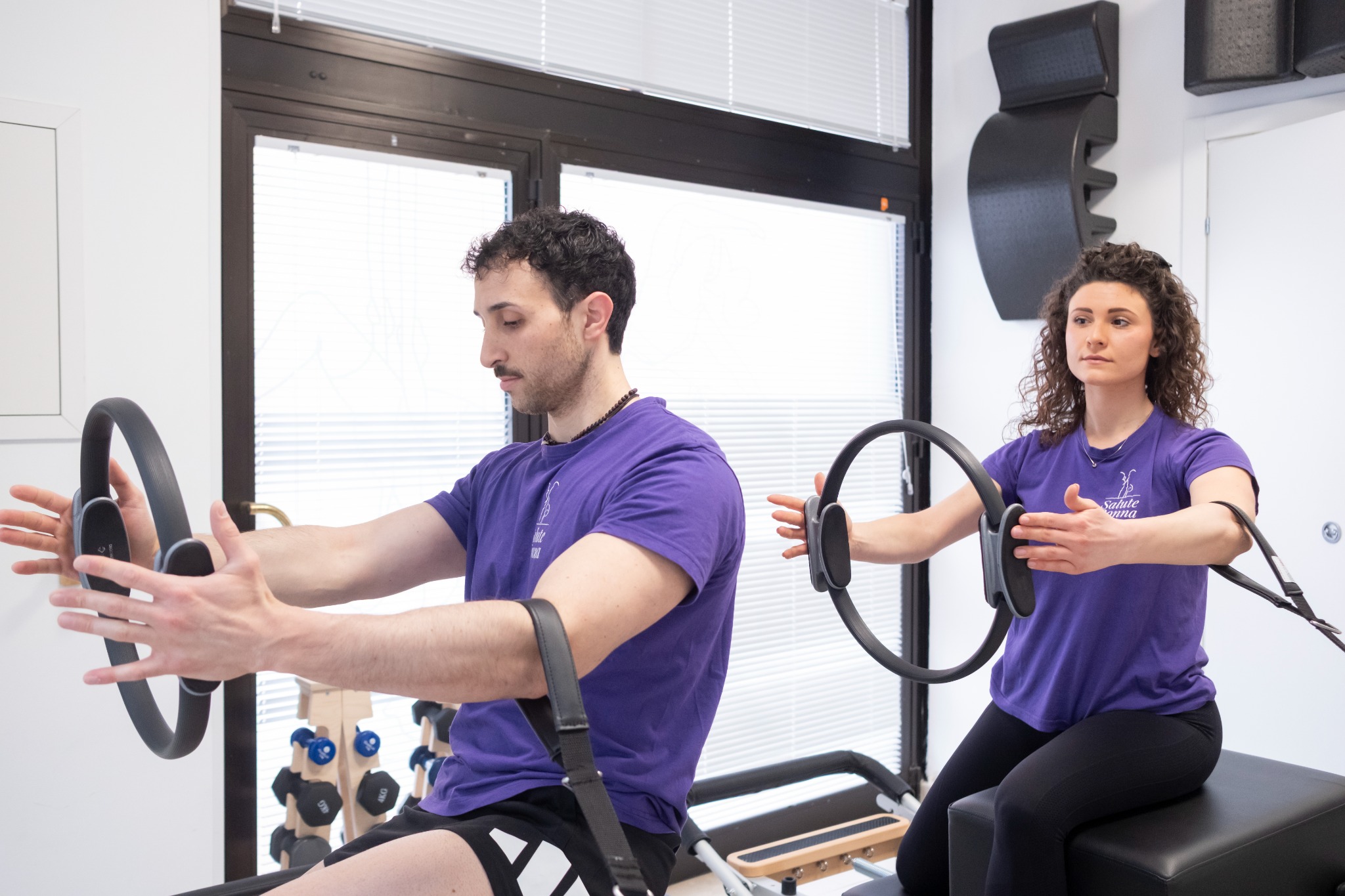 Lezione di Pilates con due persone al Cadillac