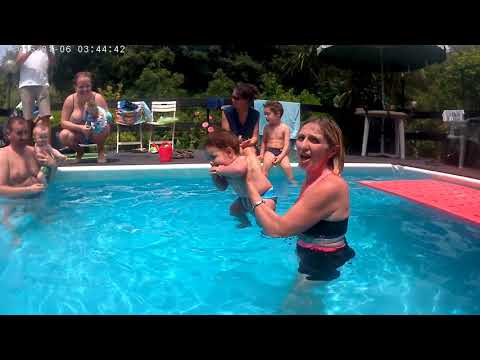 Anteprima: Bimbo sott’acqua